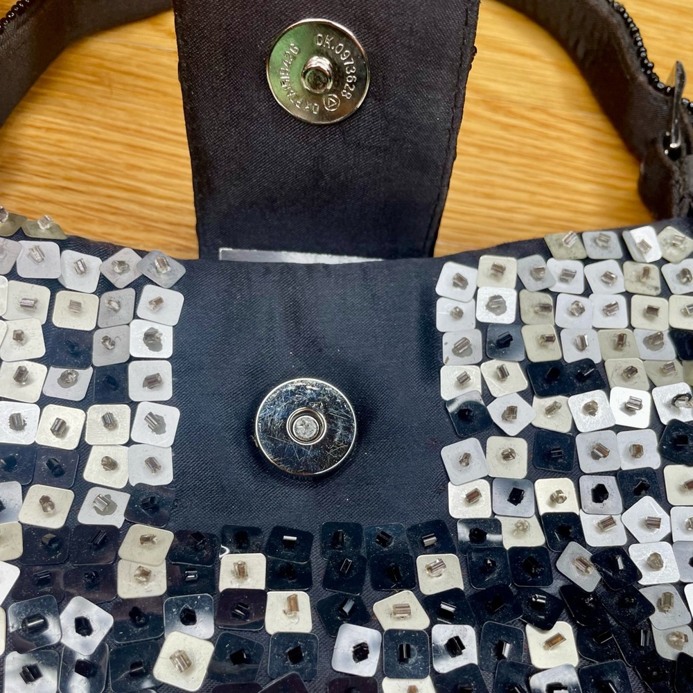 1990s Vintage Handmade Black and Silver Beaded Petite Purse - Picture 5 of 7
